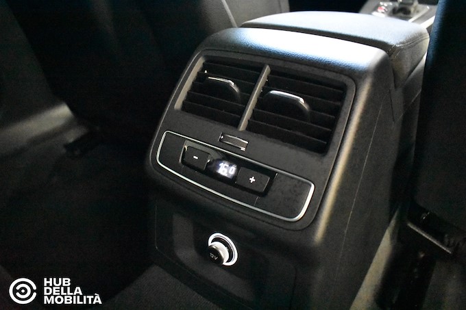 AUDI A4 Avant 40 g-tron S tronic Business Advanced